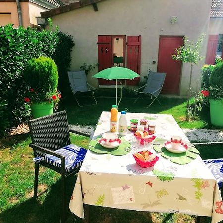 Chambre Avec Salle De Bain Privatisee Avec Petit Dejeuner Compris Auxonne Exterior photo